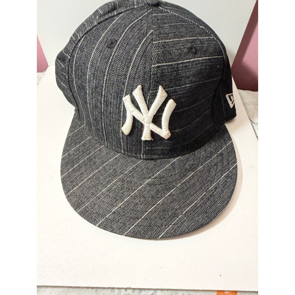 Genuine New Era New York Yankees Fitted Cap Size 7 1/2 Black Denim Pinstripes